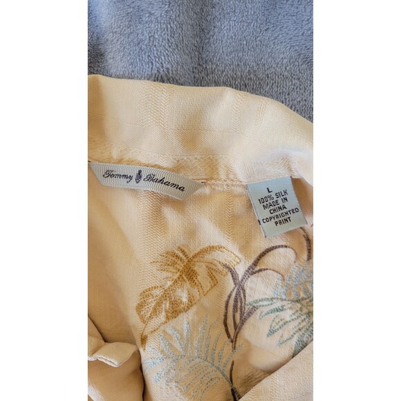 Men's 100% Silk Tommy Bahama Hawaiian Button Down Shirt - Picture 5 of 5